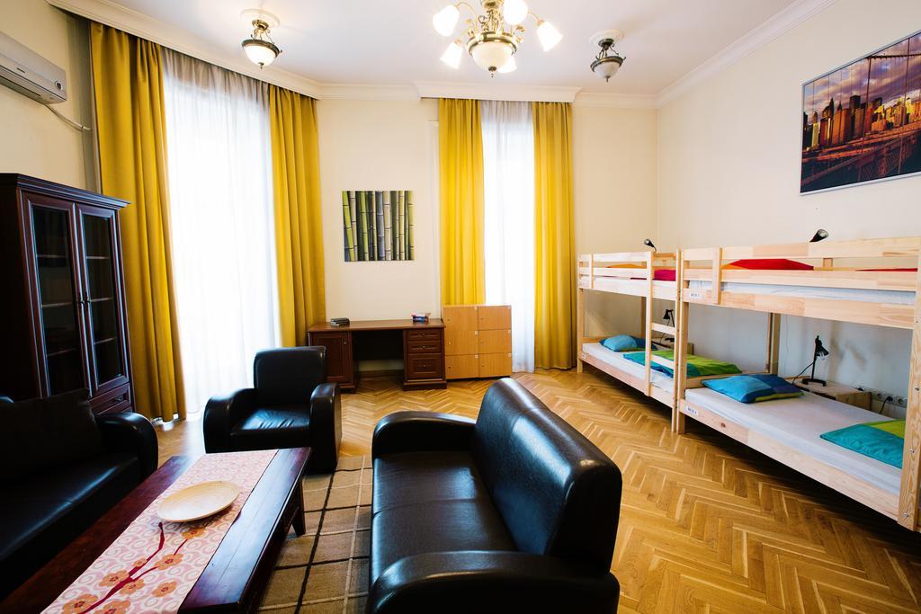 Friends Hostel & Apartments Budapest Extérieur photo